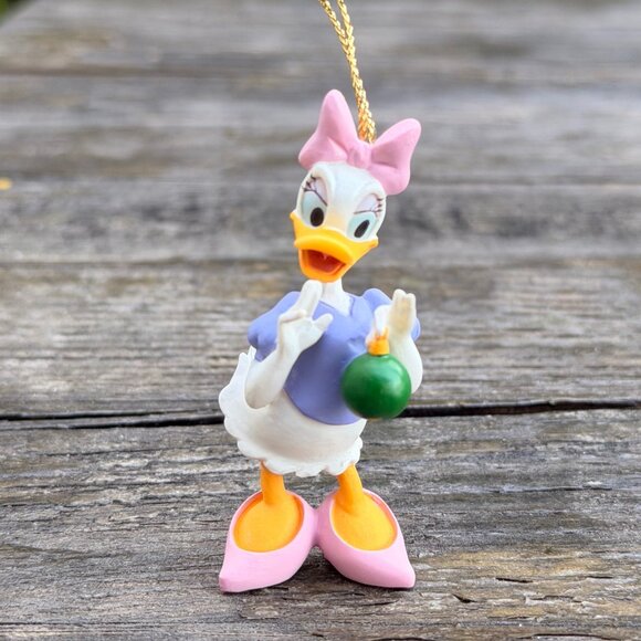 Hallmark & Disney Ornaments Donald and Daisy Duck Lovers' Lodge Surprising Gift - Picture 8 of 15